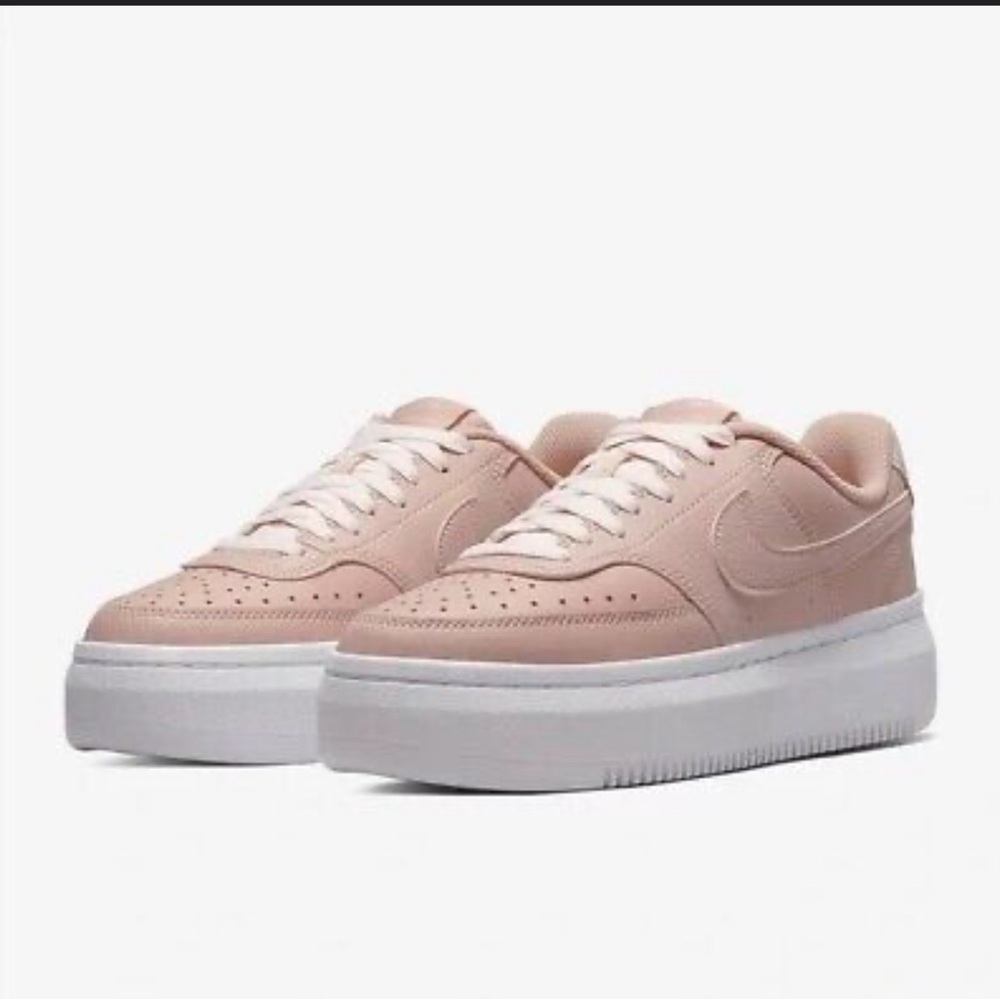 Nike Pink and White Athletic Shoes Sleek Design